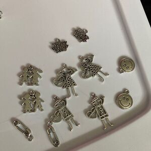 Necklace bracelet, charm, pendants, locks
No chain included 
Kids, mom, baby